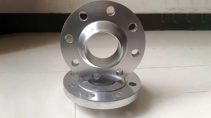 Cone neck welded flange cover