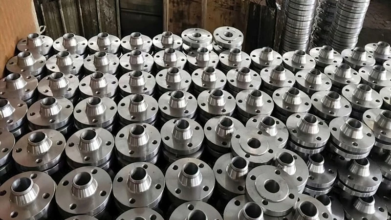 Pipeline connection welding flange