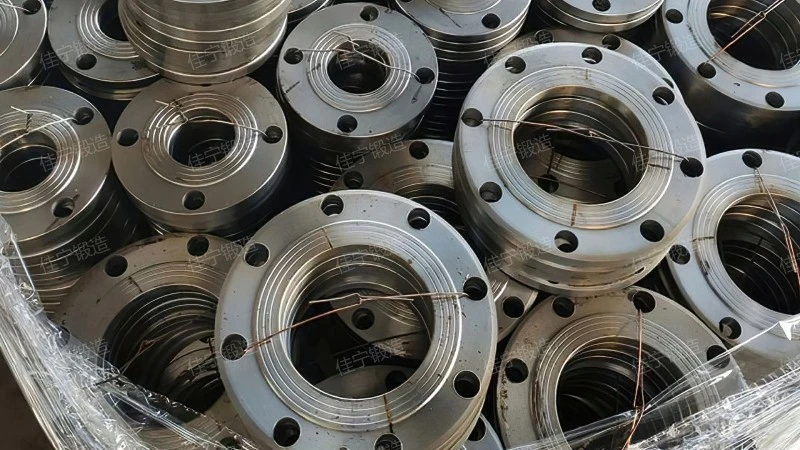 Flat welding flange cover with raised surface plate