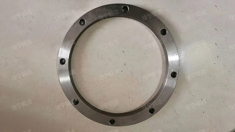 Concave convex flange cover