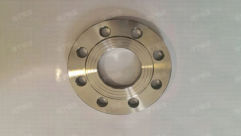 Concave convex flange cover